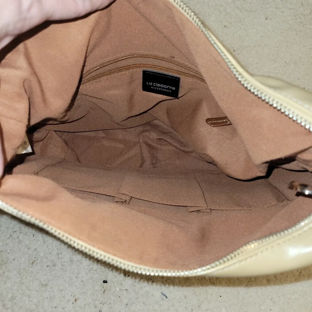 Liz Claiborne Beige Shoulder Bag‎ Faux Leather Minimalist Classic Hobo Pocket